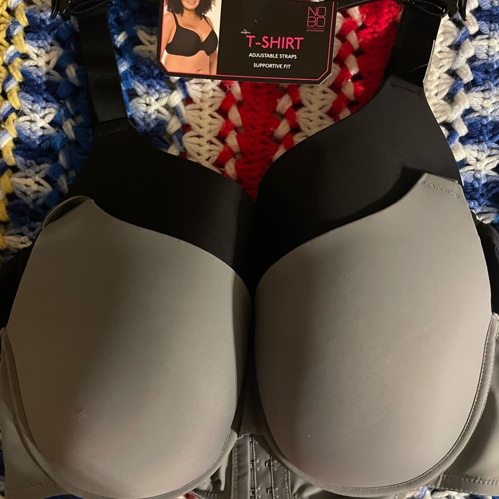 No Boundaries Black and Gray T-Shirt Bra